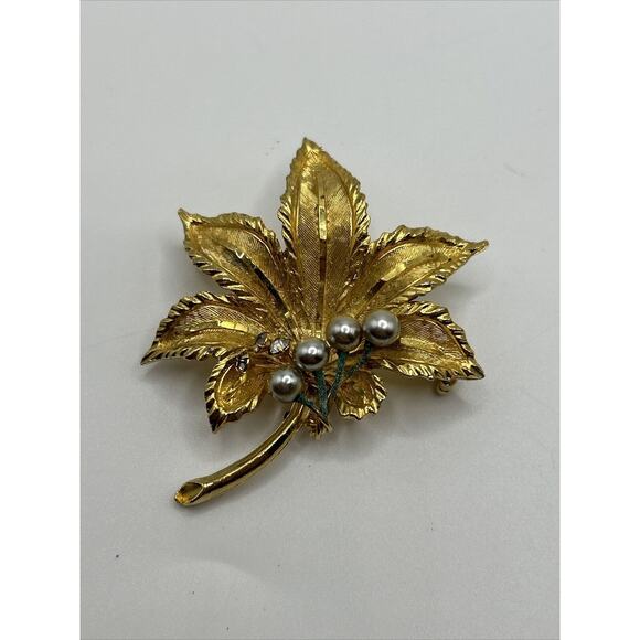 Vintage BSK Signed Brushed Gold Tone Textured Faux Pearl Leaf Brooch Pin - Picture 2 of 10